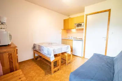 Image de 340m du centre station, 2ème étage, balcon, télévision, casier à ski, 25m², La Norma