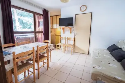 Image de 30m du centre station, 5ème étage, balcon, parking, télévision, casier à ski, 35m², La Norma