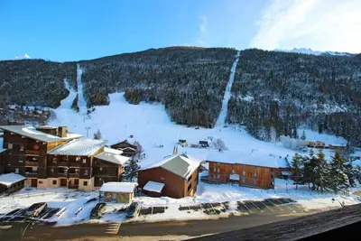 Image de 240m du centre station, 4ème étage, balcon, télévision, casier à ski, 25m², La Norma