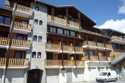 Image de À 200m des pistes de ski, 1er étage, vue pistes de ski, balcon, télévision, casier à ski, 54m²