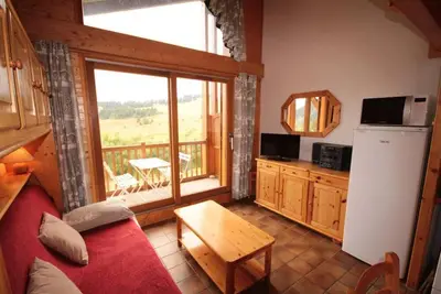 Image de 200m du centre station, 2ème étage, vue pistes de ski, balcon, télévision, casier à ski, 52m²