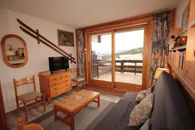 Image de 150m des commerces, Rez-de-chaussée, vue pistes de ski, terrasse, télévision, casier à ski, 24m²