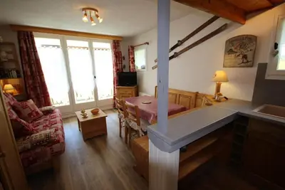 Image de 200m du centre station, Rez-de-chaussée, vue montagne, balcon, télévision, casier à ski, 28m²