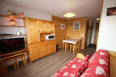 Image de À 100m des pistes de ski, 2ème étage, vue pistes de ski, balcon, parking, télévision, casier à ski