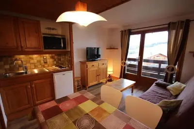Image de À 100m des pistes de ski, 1er étage, vue pistes de ski, balcon, télévision, casier à ski, 22m²