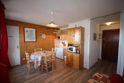 Image de 50m du centre station, 1er étage, vue montagne, balcon, télévision, casier à ski, 28m², Les Saisies
