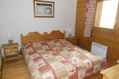 Image de 2ème étage, vue panoramique, piscine, terrasse, parking, télévision, casier à ski, 60m²