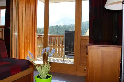 Image de 50m du centre station, 4ème étage, vue montagne, balcon, télévision, casier à ski, 40m²