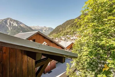 Image de 3ème étage, cheminée ou poêle à bois, parking, télévision, casier à ski, 90m², Champagny-en-Vanoise