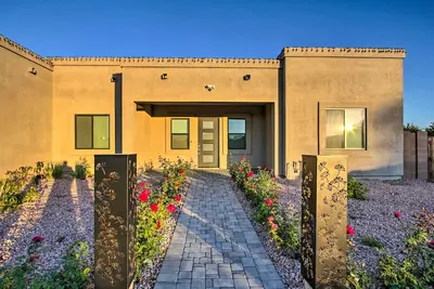 Desert Views, Fire Pit: Serene Phoenix Getaway