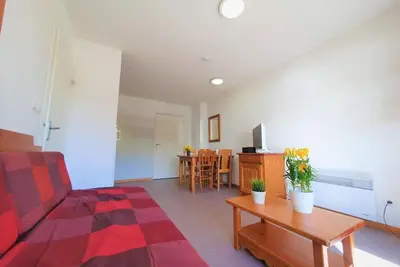 Image de 50m du centre station, 2ème étage, vue pistes de ski, balcon, télévision, casier à ski, 32m²
