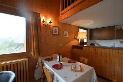Image de 200m du centre station, 1er étage, balcon, parking, télévision, casier à ski, 69m², Le Grand Bornand