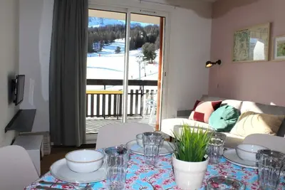 Image de 20m du centre station, 5ème étage, vue pistes de ski, balcon, télévision, 28m², Superdévoluy