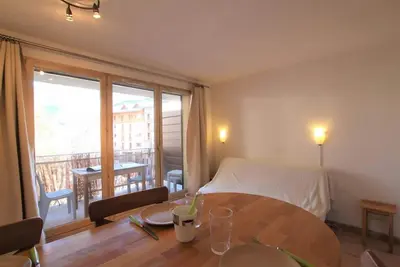 Image de 300m des commerces, 3ème étage, balcon, télévision, casier à ski, 25m², Serre Chevalier