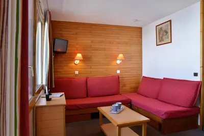 Image de 100m du centre station, 1er étage, balcon, télévision, casier à ski, 23m², La Plagne