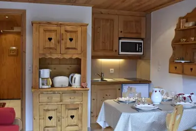 Image de 50m du centre station, Rez-de-chaussée, balcon, télévision, casier à ski, 25m², Méribel