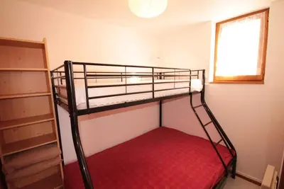 Image de 100m des commerces, Rez-de-chaussée, vue pistes de ski, terrasse, télévision, casier à ski, 23m²