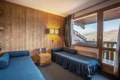 Image de 50m du centre station, 3ème étage, vue montagne, balcon, télévision, casier à ski, 27m²