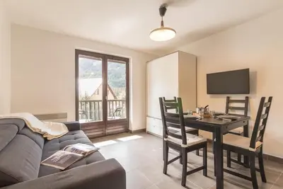 Image de 210m du centre station, 1er étage, balcon, télévision, 24m², Serre Chevalier
