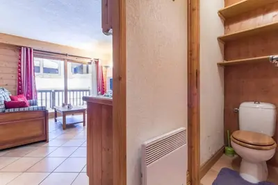 Image de 2ème étage, télévision, casier à ski, 37m², Les Arcs