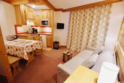 Image de 200m du centre station, 2ème étage, balcon, télévision, casier à ski, 26m², Tignes