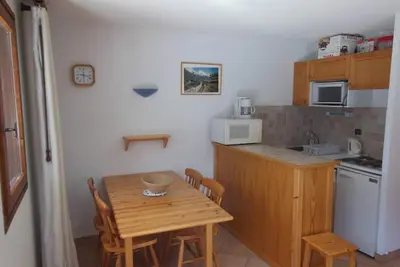 Image de À 200m des pistes de ski, 3ème étage, vue montagne, balcon, parking, télévision, casier à ski, 36m²