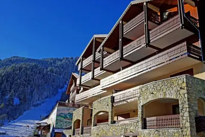 Image de À 200m des pistes de ski, 3ème étage, balcon, cheminée ou poêle à bois, parking, télévision