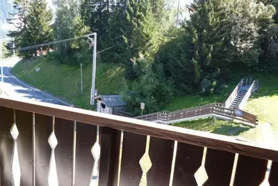 Image de 3ème étage, vue forêt, balcon, parking, casier à ski, 30m², Courchevel