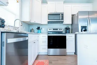 Image de Brand new duplex in downtown Southport, on pond