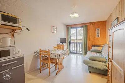 Image de À 300m des pistes de ski, Rez-de-chaussée, balcon, télévision, casier à ski, 21m², Aussois