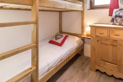 Image de À 200m des pistes de ski, 1er étage, balcon, télévision, casier à ski, 30m², Les Menuires