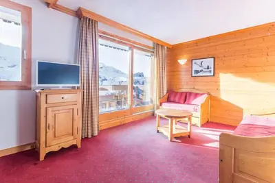 Image de 300m des commerces, 5ème étage, vue pistes de ski, piscine, balcon, parking, télévision