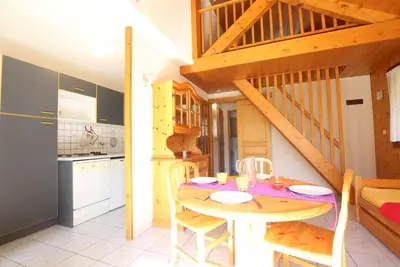 Image de 250m du centre station, 2ème étage, vue pistes de ski, balcon, télévision, 35m², Montgenèvre