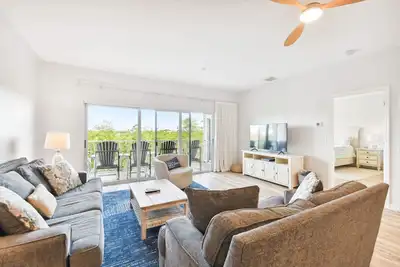 Image de Spacious Intracoastal Condo - 3 min walk to the beach!
