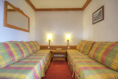 Image de 50m du centre station, 4ème étage, balcon, télévision, casier à ski, 30m², Les Arcs