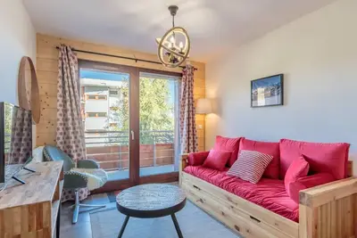 Image de 100m des commerces, 4ème étage, vue montagne, balcon, télévision, casier à ski, 36m², La Plagne