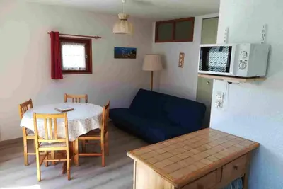 Image de 200m des commerces, 2ème étage, terrasse, parking, télévision, casier à ski, 28m², Valloire