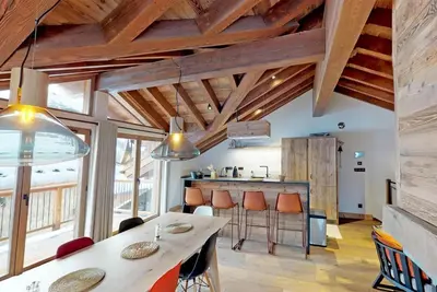 Image de Chalet, wifi, 300m du centre station, remise en forme, sauna, terrasse, balcon