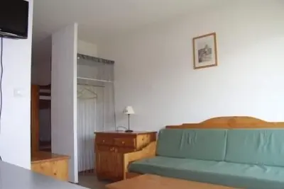 Image de 200m du centre station, 3ème étage, vue montagne, balcon, télévision, casier à ski, 31m²