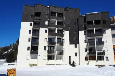 Image de À 100m des pistes de ski, 2ème étage, balcon, télévision, casier à ski, 24m², Les Menuires