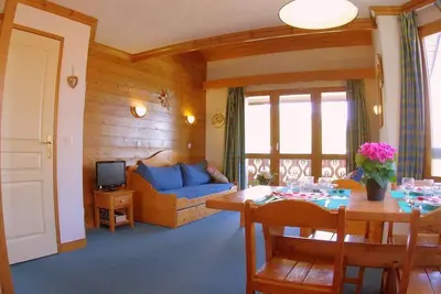 Image de 300m du centre station, 2ème étage, vue vallée, balcon, télévision, casier à ski, 46m², Valmorel