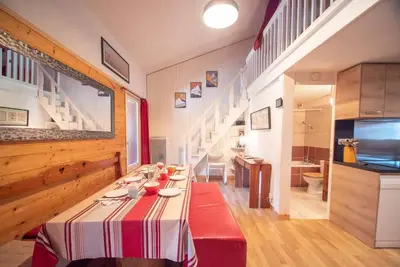 Image de 5m des commerces, 2ème étage, vue montagne, balcon, télévision, casier à ski, 73m², Valmorel