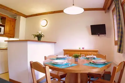 300m du centre station, Rez-de-chaussée, vue montagne, terrasse, télévision, casier à ski, 40m²