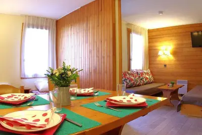 Image de 90m des commerces, 1er étage, vue montagne, terrasse, télévision, casier à ski, 27m², Valmorel