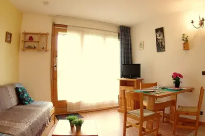 Image de Vue pistes de ski, terrasse, télévision, casier à ski, 18m², Valmorel
