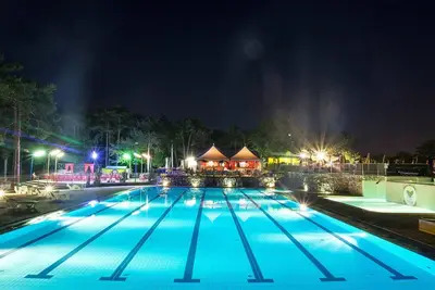 Image de Appartement dans une maison de vacances avec climatisation, Wifi, piscine, Tv, patio, parking