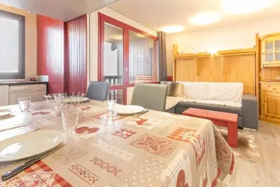 Image de 50m du centre station, 5ème étage, balcon, télévision, casier à ski, 40m², Montchavin La Plagne