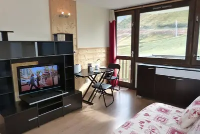 Image de À 10m des pistes de ski, vue pistes de ski, balcon, télévision, casier à ski, 26m², La Plagne
