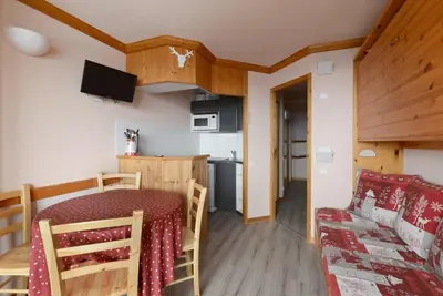 Image de 10m du centre station, vue montagne, balcon, télévision, casier à ski, 26m², La Plagne