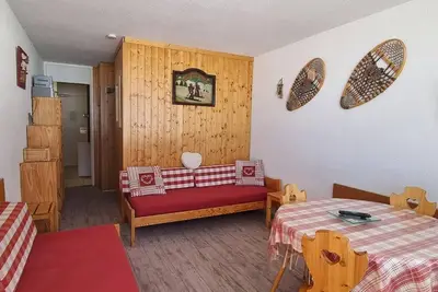 Image de 10m du centre station, vue pistes de ski, balcon, télévision, casier à ski, 26m², La Plagne